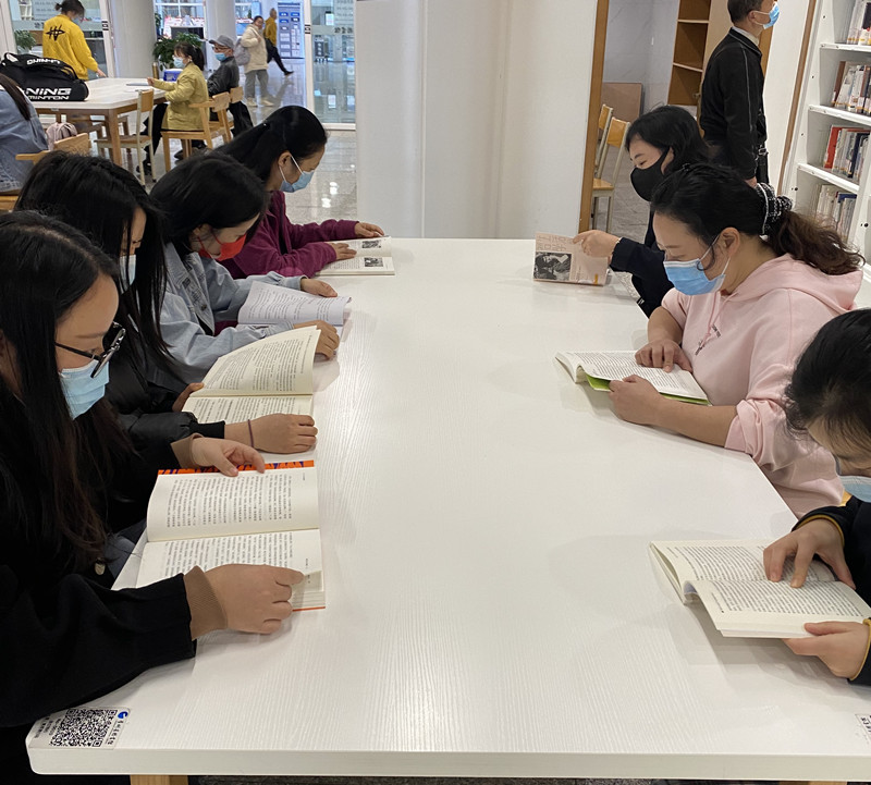 讀書相伴.JPG